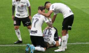 Corinthians 2 x 1 Cruzeiro - Timão desencanta no 2º tempo e estreia com vitória no Brasileirão
