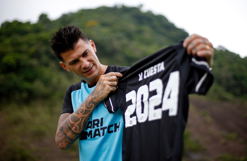 Botafogo renova com Victor Cuesta até 2024: 'Escolhi ficar'