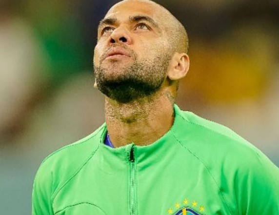 Daniel Alves só recebe visita na prisão de amigo que estava em casa noturna em Barcelona