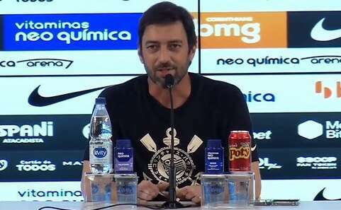 Presidente do Corinthians elogia o técnico Fernando Lázaro: 'Pronto para assumir'