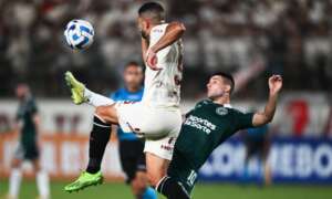 Universitario-PER 2 x 2 Goiás - Esmeraldino leva gol no fim e segue sem vencer na Sula