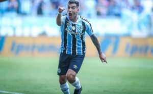 Fluminense monitora Cristaldo, meia do Grêmio