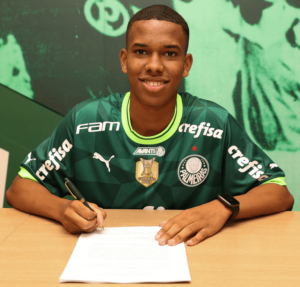 Palmeiras assina contrato profissional com Estêvão, joia que completa 16 anos