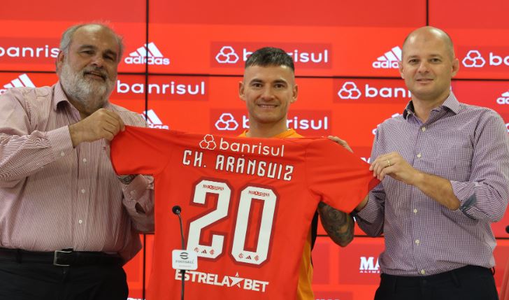 Inter apresenta Aránguiz, mas reforço não tem data para estrear