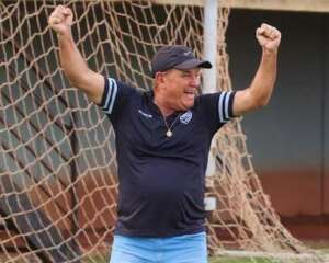 Treinador que salvou o Votuporanguense ganha força no Marília