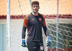 Série B: CRB ganha reforço de goleiro Júlio César para estreia