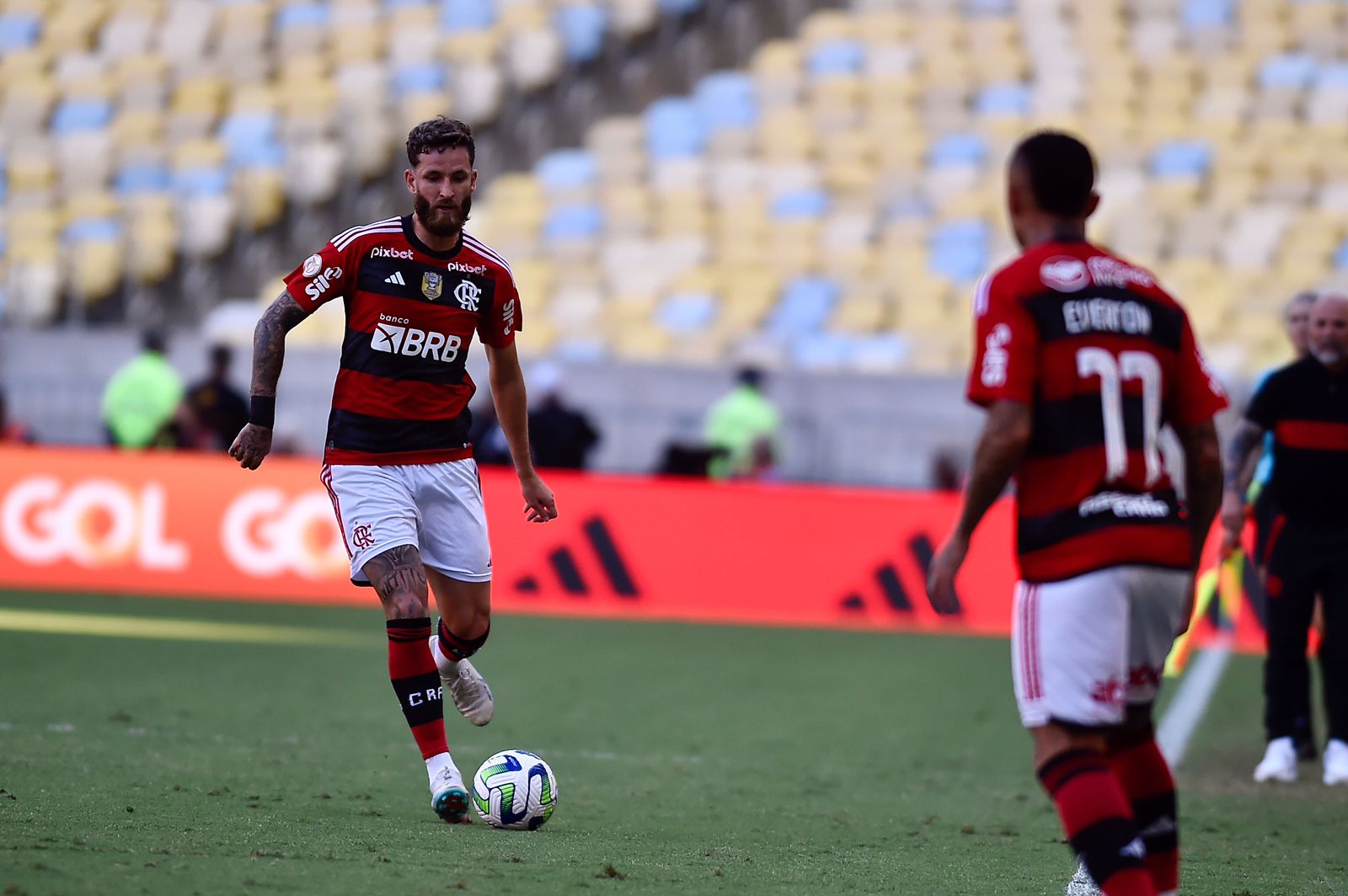 Léo Pereira critica sistema defensivo do Flamengo por lances de