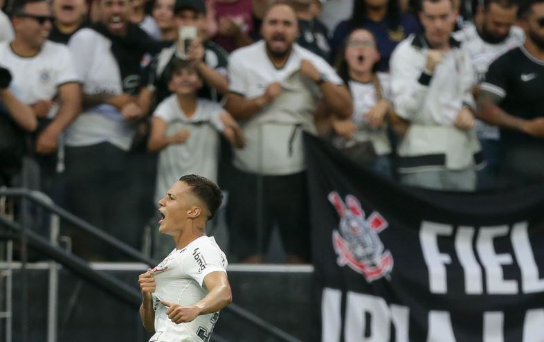 Matheus Araújo celebra 1º gol pelo Corinthians: 'Momento importante para mim' 2 matheus