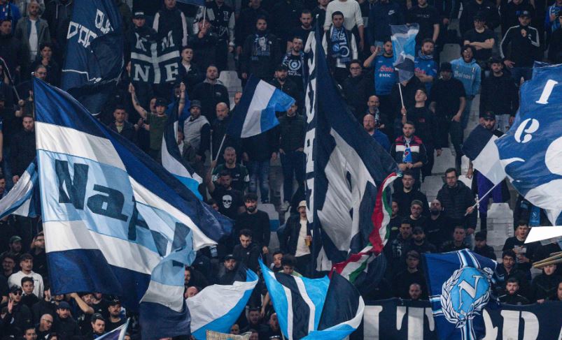 Italiano: Torcida do Napoli ignora matemática e festeja na ruas antes de confirmação do título