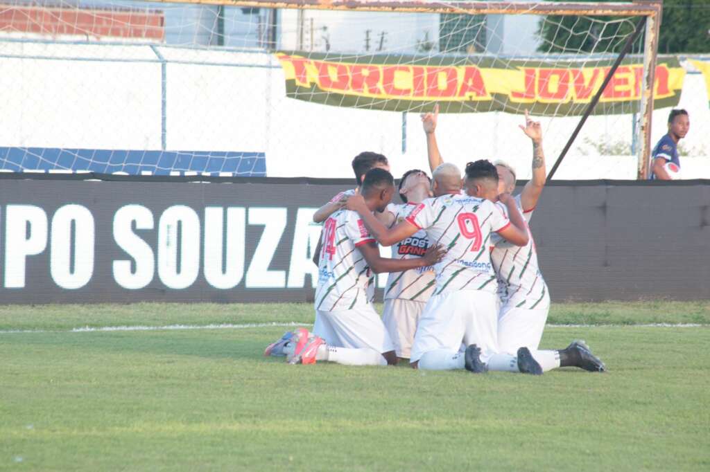 PERNAMBUCANO: Nos pênaltis, Petrolina vence e surpreende Santa Cruz