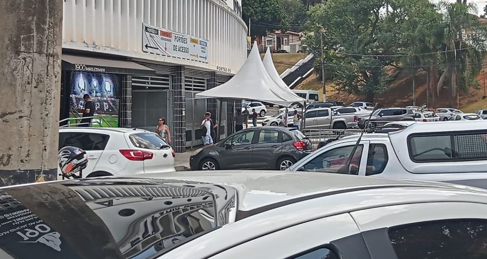 Torcida da Ponte Preta forma fila em 1º dia de venda de ingressos para a final 6 ponte 02
