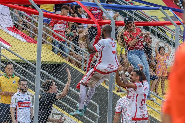 Porto Velho é campeão do primeiro turno do Rondoniense (Foto: Leandro Morais / PortoVelhoEC e Jouanan Dêives / PortoVelhoEC)