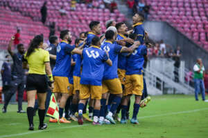 PERNAMBUCANO: Retrô vence Salgueiro e decide título contra Sport