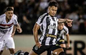 Marcos Leonardo pede evolução ao Santos, mas valoriza postura e resultado: 'Dá confiança'