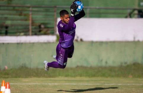 Série B: Goleiro Tony fala sobre bom momento do Guarani: ‘’Grupo focado’’