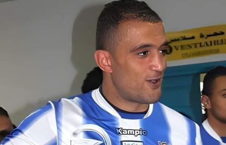 Nizar Issaoui, jogador de futebol tunisiano, ateia fogo em si mesmo