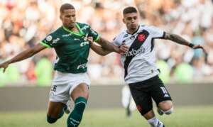 Gabriel Pec elogia entrega do Vasco em empate com o Palmeiras: 'Lutamos até o fim'