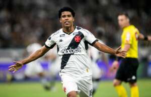 Vasco x Palmeiras - Times defendem 100% em Maracanã lotado