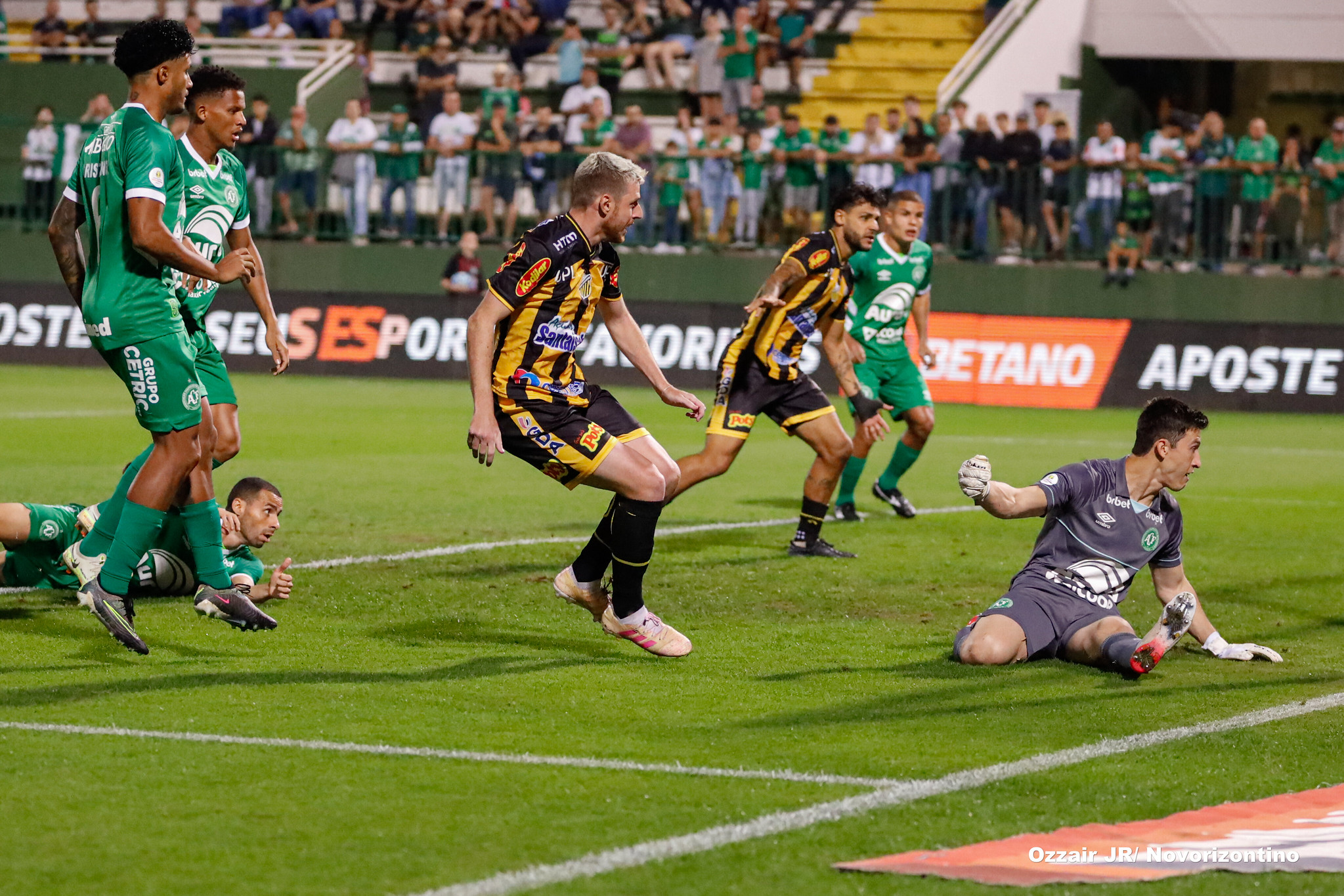 Vitória toma pressão no fim, mas bate o Novorizontino e volta ao G-4 em jogo  decisivo da Série B - Metro 1