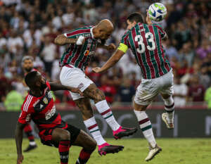 Fluminense 'guerreiro' festeja empate com 10 jogadores