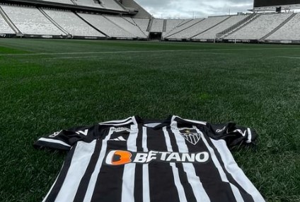 Atlético-MG tem contas bloqueadas por dívida envolvendo Ronaldinho Gaúcho