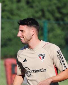 Calleri se reapresenta ao São Paulo após dengue e Gabriel Neves treina normalmente