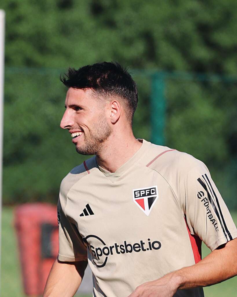 Calleri se reapresenta ao São Paulo após dengue e Gabriel Neves treina normalmente