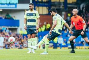 INGLÊS: City garante vitória 'protocolar', derrota o Everton, e mantém a ponta