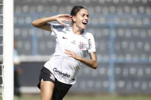 BRASILEIRO FEMININO: Corinthians bate Santos no clássico e assume a liderança