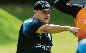 Interino do Londrina faz críticas abertas ao ex-técnico