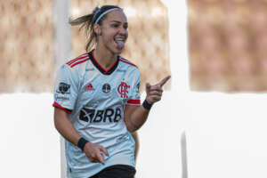 BRASILEIRO FEMININO: Flamengo bate Ferroviária no fim e lidera