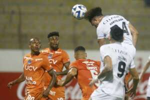 César Vallejo-PER 2 x 3 Botafogo - Fogão encaminha classificação na Sul-Americana