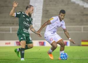 Guarani muda o seu jeito de jogar e apenas empata na Série B