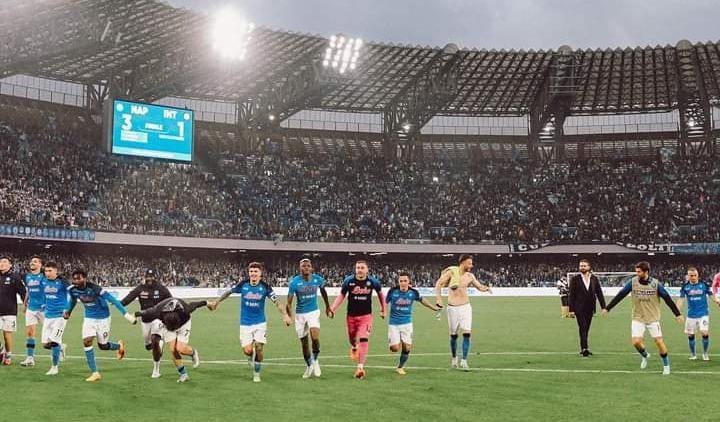 ITALIANO: Napoli vence e deixa Inter com vaga na Liga dos Campeões ameaçada