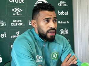 Série B: Chapecoense finaliza preparação para enfrentar Guarani e lateral pede reação: 'Jogo importante'