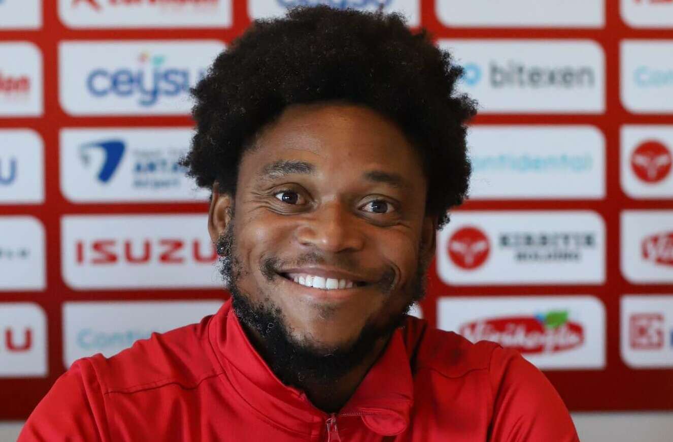 Luiz Adriano - gol pelo Internacional