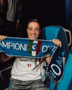 Napolitanos festejam durante toda a madrugada o título italiano após 33 anos