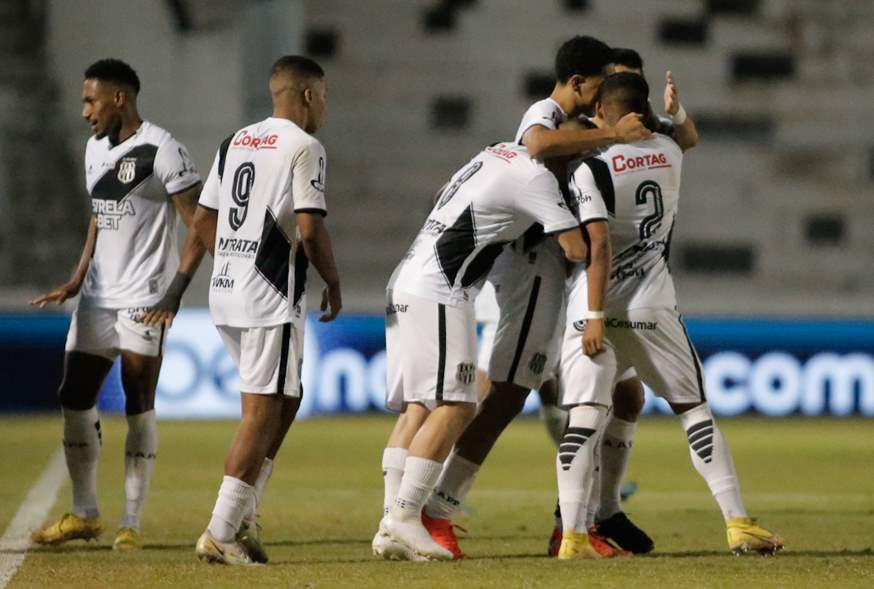 Com um a mais, Ponte Preta derruba os 100% do Botafogo-SP e vence a 1.ª na  Série B