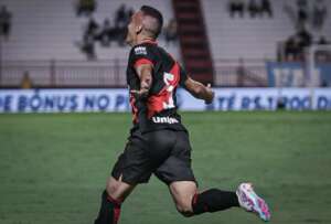 Atlético-GO 2 x 1 Londrina - Com um a menos e vaga no G-4