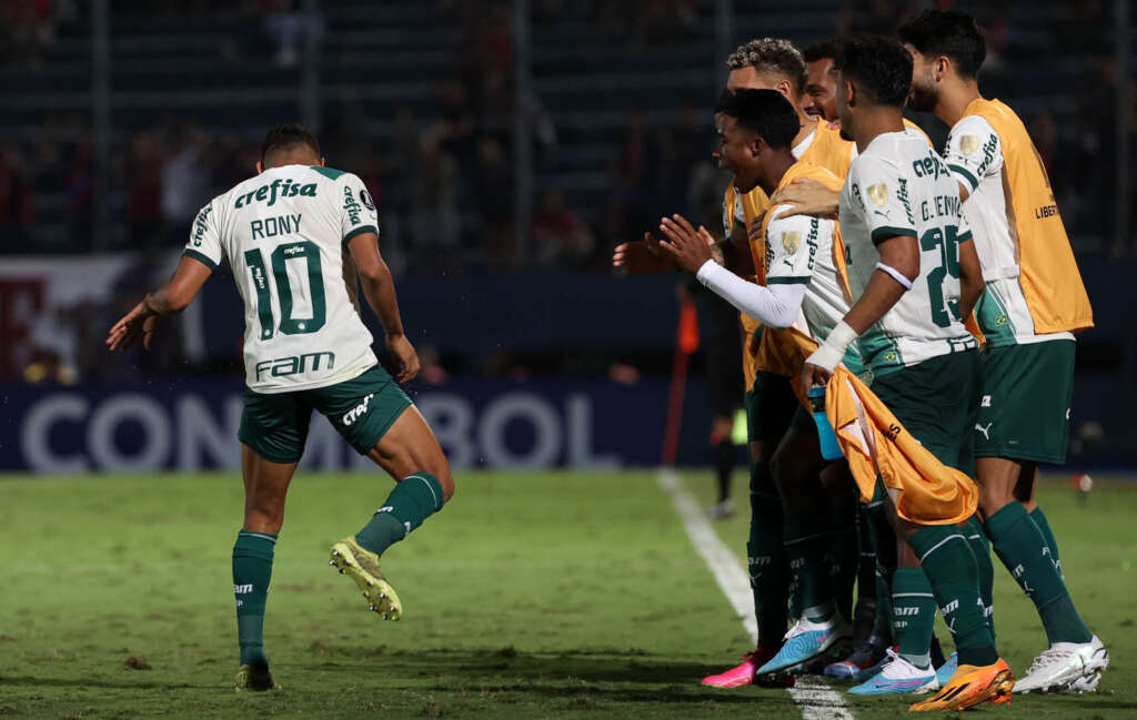 LIBERTADORES: Palmeiras fica perto da classificação; Fla e Corinthians empatam