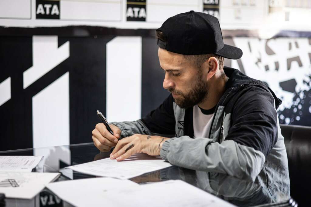 Santos prorroga vínculo com Lucas Lima até 2025 após fim de contrato por produtividade