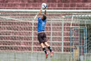 Trave entorna e atrasa reinício de jogo da Segundona!