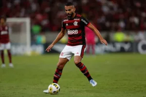 CBF divulga áudio do VAR no lance que lesiona Thiago Maia, do Flamengo