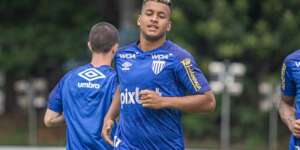 Série B: Expulso por reclamação, Vitinho é desfalque certo do Avaí para clássico
