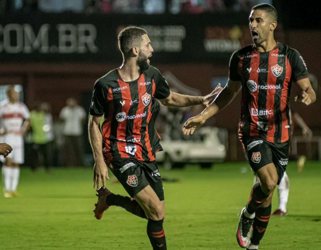 Vitória surpreende e dispara na liderança da Série B