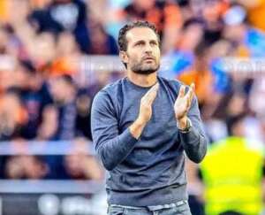 Espanhol: Técnico do Valencia nega racismo contra Vini Jr.: 'Nos acusaram de ser o que não somos'