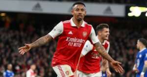 INGLÊS: Gabriel Jesus marca, Arsenal bate o Chelsea, e reassume a liderança