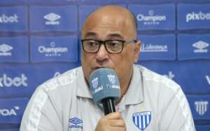 Série B: Avaí segue reformulação e demite diretor executivo e gerente de futebol