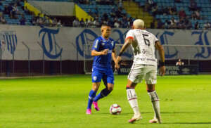 Avaí x Vitória - Duelo de Leões em fases opostas