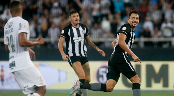 Botafogo atropela Corinthians